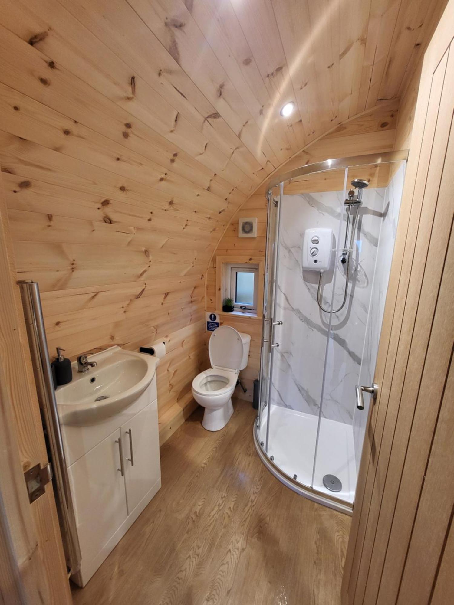 Lois' Pod With Hot Tub, Near Airport Hotel Bristol Exterior photo